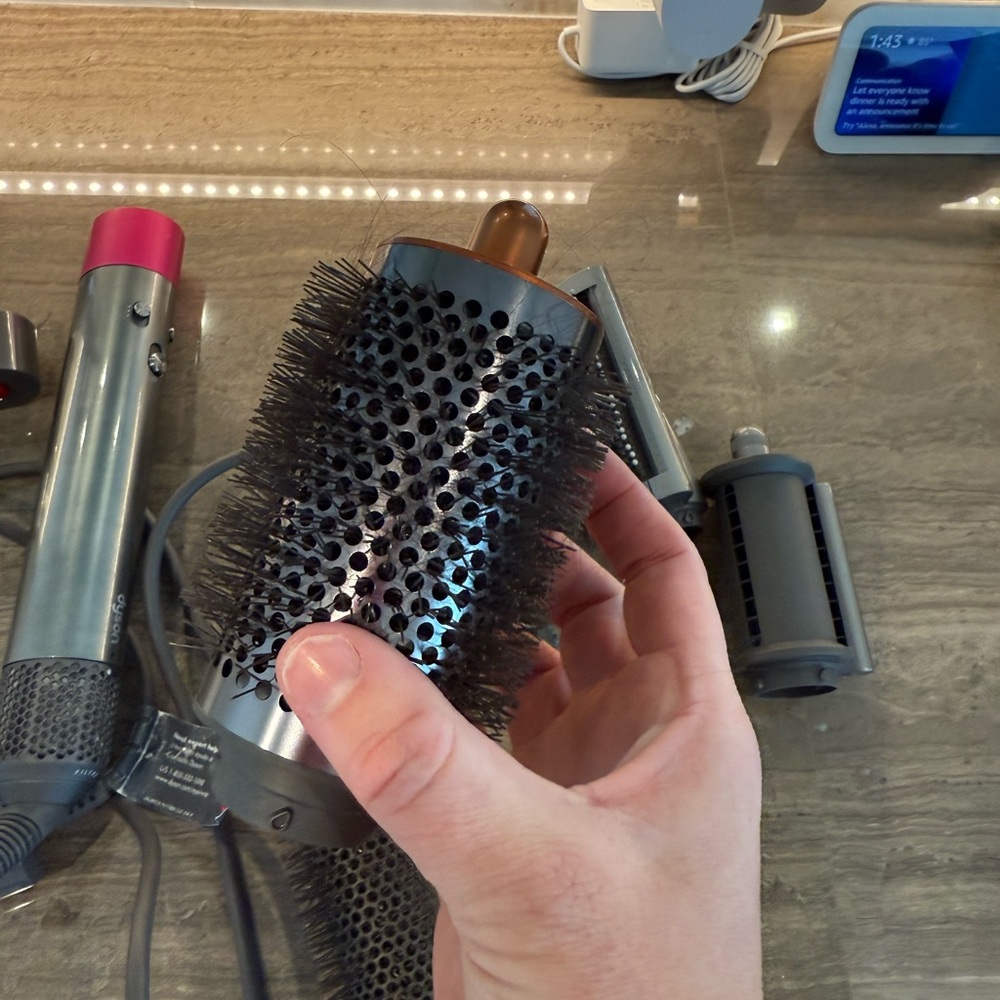 Original Dyson AirWrap with upgraded attachments and option large round brush - Picture 2 of 2